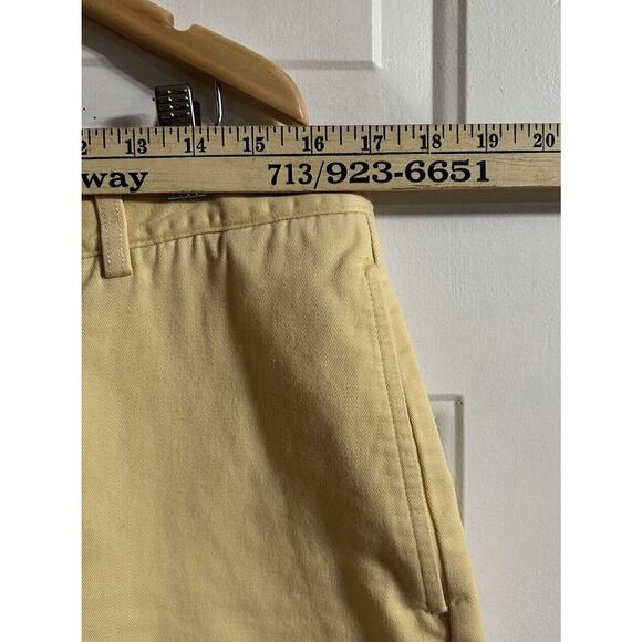 Vineyard Vines Men's Flat Front Shorts - Light Yellow - Picture 3 of 10